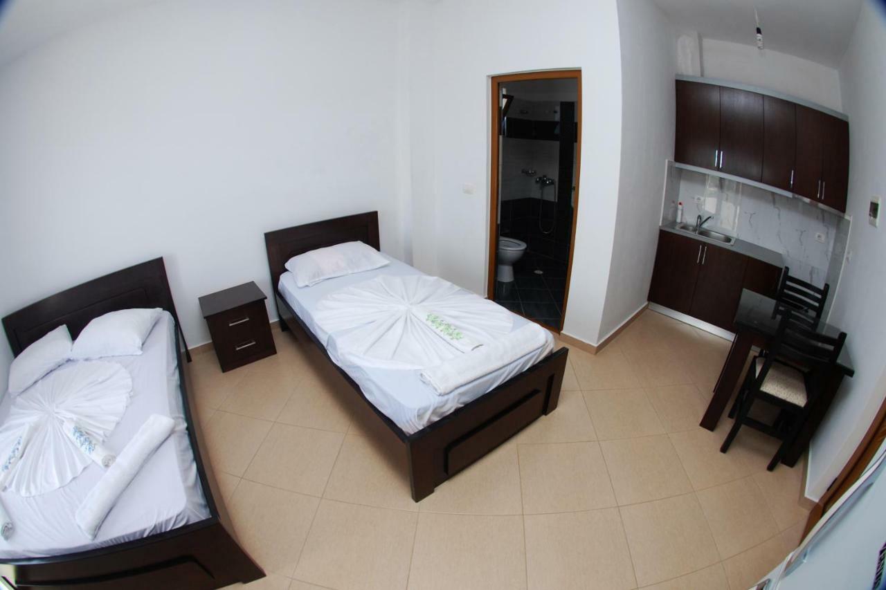 Vila Ronaldo Apartment Ксамил Екстериор снимка